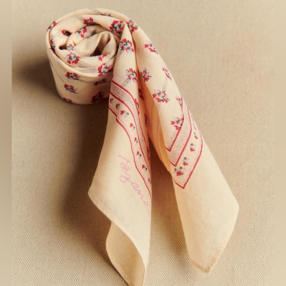 Le Foulard Pour La Vie" floral scarf - Picture 2 of 4